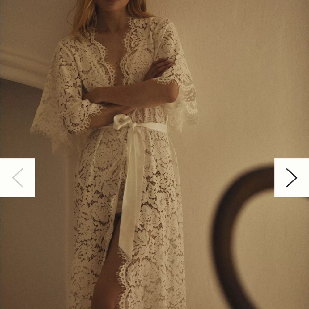 Homebodii Saskia Long Lace Robe